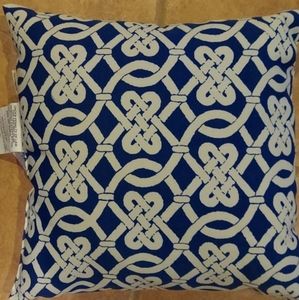 Pier 1 set of 8 Indoor/outdoor pillows